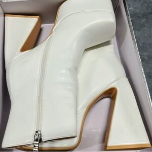 Wetkiss White Chunky Platform Ankle Boots – Size  8
